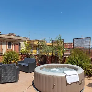 Penthouse With Jacuzzi On Private Terrace In Trastevere Rome